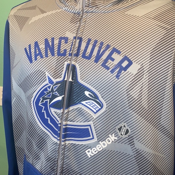 Reebok Center Ice Collection Vancouver Canucks hoodie. Large. Great condition. - Picture 3 of 6